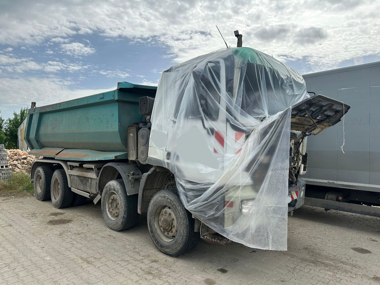 Mercedes-Benz Actros 4141 K 8x6 mulda tipper - damaged - Camião basculante: foto 1 Mercedes-Benz Actros 4141 K 8x6 mulda tipper - damaged - Camião basculante: foto 1