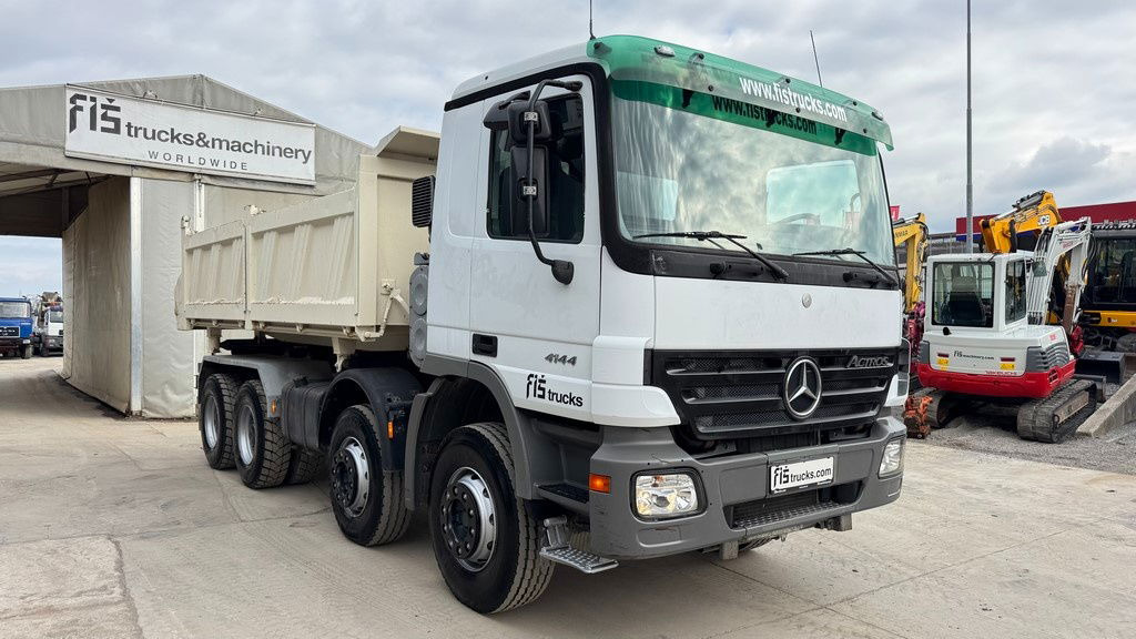 Mercedes-Benz Actros 4144 K 8x4 3 sided tipper - 1st owner - Camião basculante: foto 3 Mercedes-Benz Actros 4144 K 8x4 3 sided tipper - 1st owner - Camião basculante: foto 3