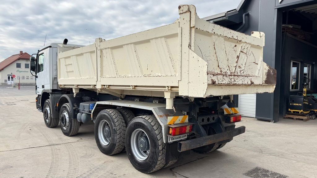 Mercedes-Benz Actros 4144 K 8x4 3 sided tipper - 1st owner - Camião basculante: foto 5 Mercedes-Benz Actros 4144 K 8x4 3 sided tipper - 1st owner - Camião basculante: foto 5