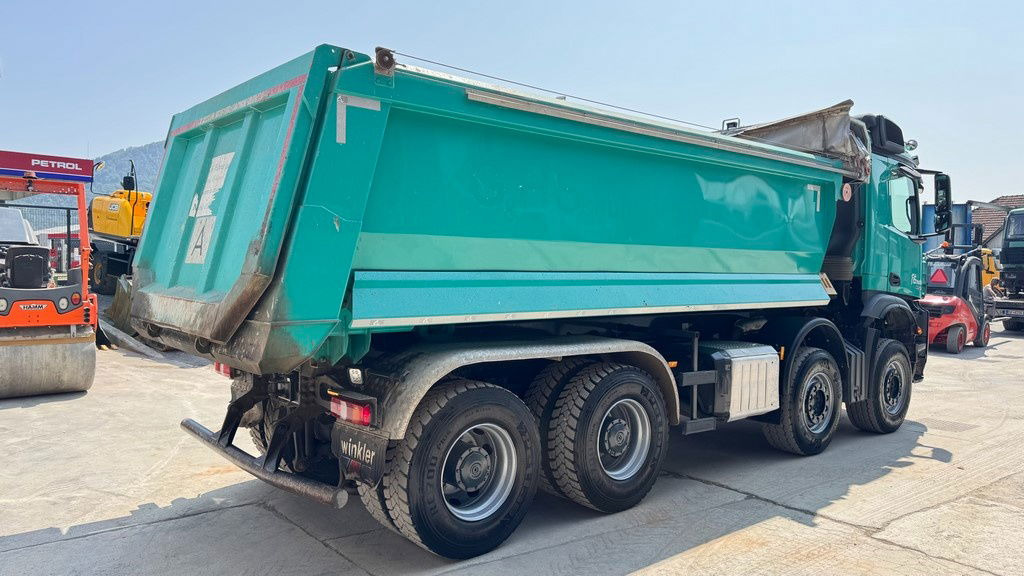 Mercedes-Benz Arocs 3248 8X4 mulda tipper - electric taurpaulin - Camião basculante: foto 4 Mercedes-Benz Arocs 3248 8X4 mulda tipper - electric taurpaulin - Camião basculante: foto 4