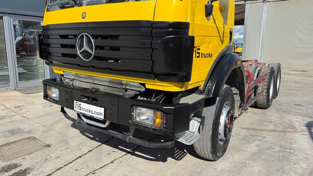 Mercedes-Benz SK 2627 6x4 chassis - V6 - full spring - Camião chassi: foto 2 Mercedes-Benz SK 2627 6x4 chassis - V6 - full spring - Camião chassi: foto 2