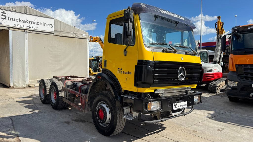Mercedes-Benz SK 2627 6x4 chassis - V6 - full spring - Camião chassi: foto 3 Mercedes-Benz SK 2627 6x4 chassis - V6 - full spring - Camião chassi: foto 3