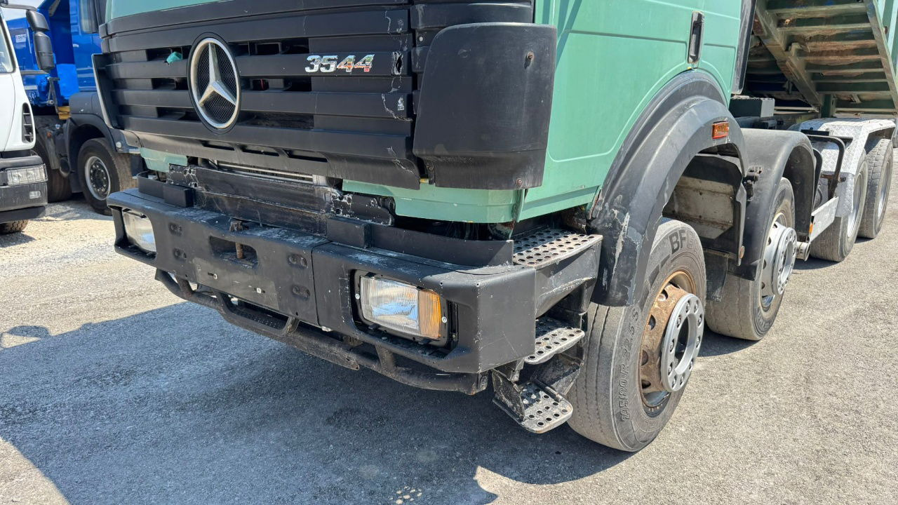 Mercedes-Benz SK 3235 8X4 tipper - V8 - Camião basculante: foto 2 Mercedes-Benz SK 3235 8X4 tipper - V8 - Camião basculante: foto 2