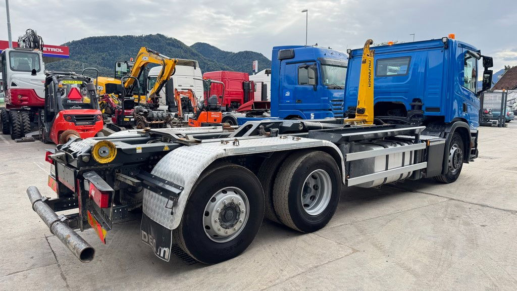 Scania P 360 6x2 palfinger abroll tipper - steering axle - Camião transportador de contêineres/ Caixa móvel: foto 5 Scania P 360 6x2 palfinger abroll tipper - steering axle - Camião transportador de contêineres/ Caixa móvel: foto 5