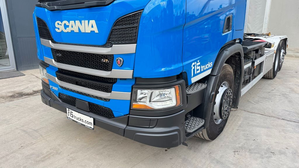 Scania P 360 6x2 palfinger abroll tipper - steering axle - Camião transportador de contêineres/ Caixa móvel: foto 2 Scania P 360 6x2 palfinger abroll tipper - steering axle - Camião transportador de contêineres/ Caixa móvel: foto 2