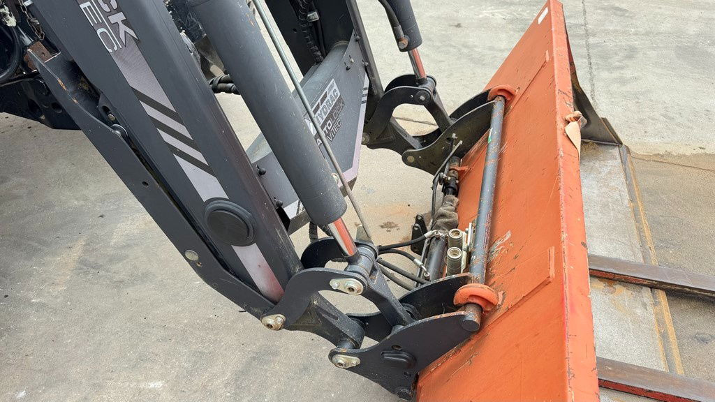 Steyr 6140 Profi 4x4 aut. arm + bucket - Trator: foto 4 Steyr 6140 Profi 4x4 aut. arm + bucket - Trator: foto 4