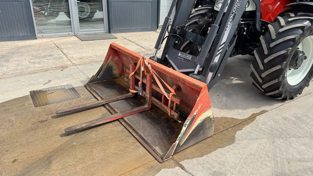 Steyr 6140 Profi 4x4 aut. arm + bucket - Trator: foto 2 Steyr 6140 Profi 4x4 aut. arm + bucket - Trator: foto 2