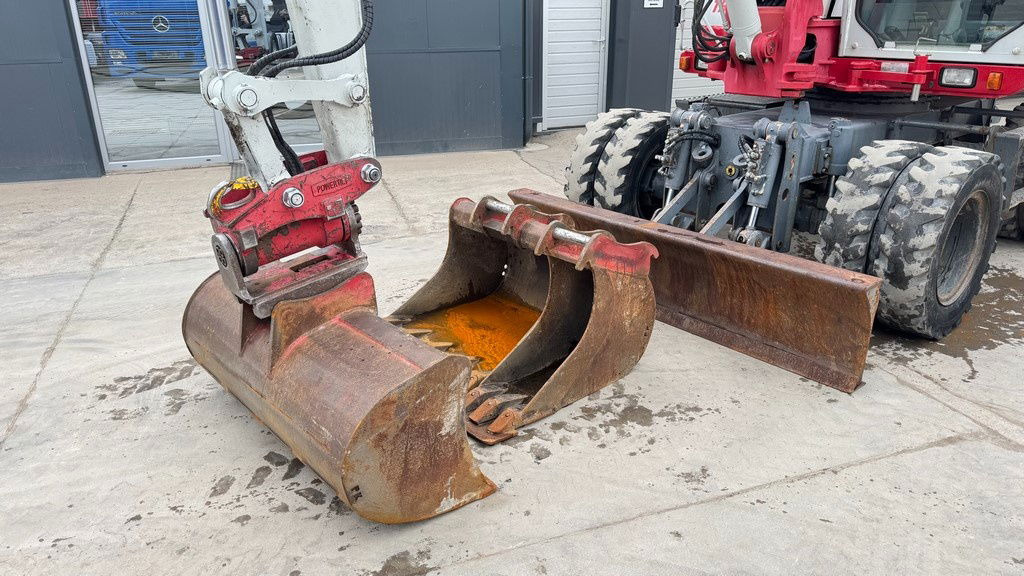 Takeuchi TB295W - 2014 Year - Powertilt - 3X Buckets - Escavadeira de rodas: foto 5 Takeuchi TB295W - 2014 Year - Powertilt - 3X Buckets - Escavadeira de rodas: foto 5