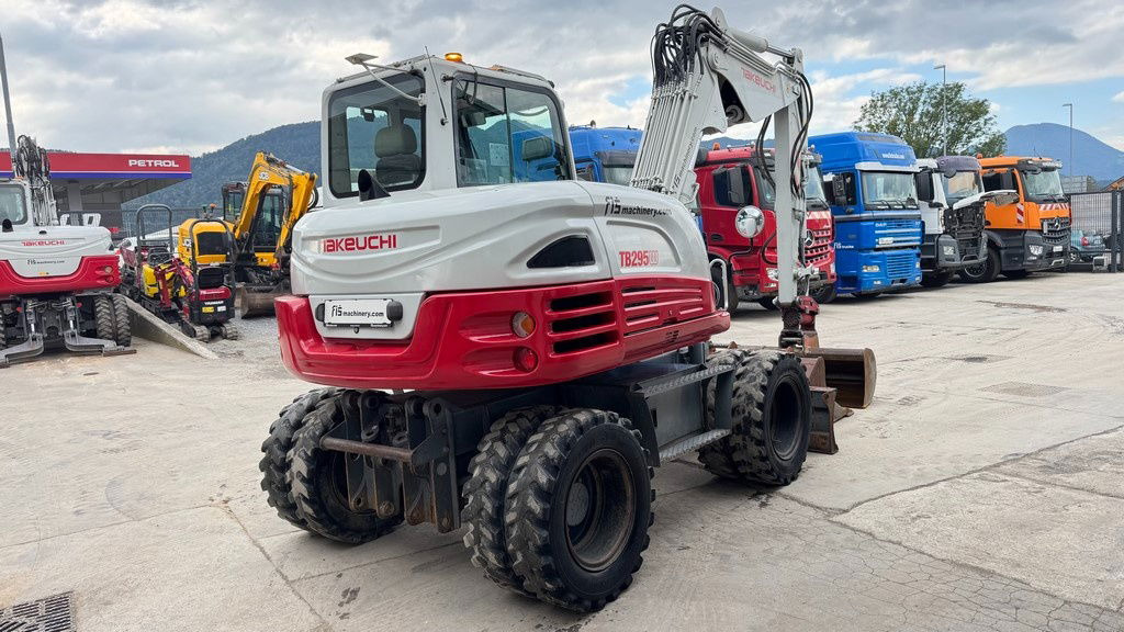 Takeuchi TB295W - 2014 Year - Powertilt - 3X Buckets - Escavadeira de rodas: foto 4 Takeuchi TB295W - 2014 Year - Powertilt - 3X Buckets - Escavadeira de rodas: foto 4
