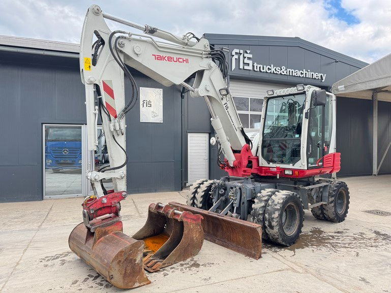 Takeuchi TB295W - 2014 Year - Powertilt - 3X Buckets - Escavadeira de rodas: foto 1 Takeuchi TB295W - 2014 Year - Powertilt - 3X Buckets - Escavadeira de rodas: foto 1