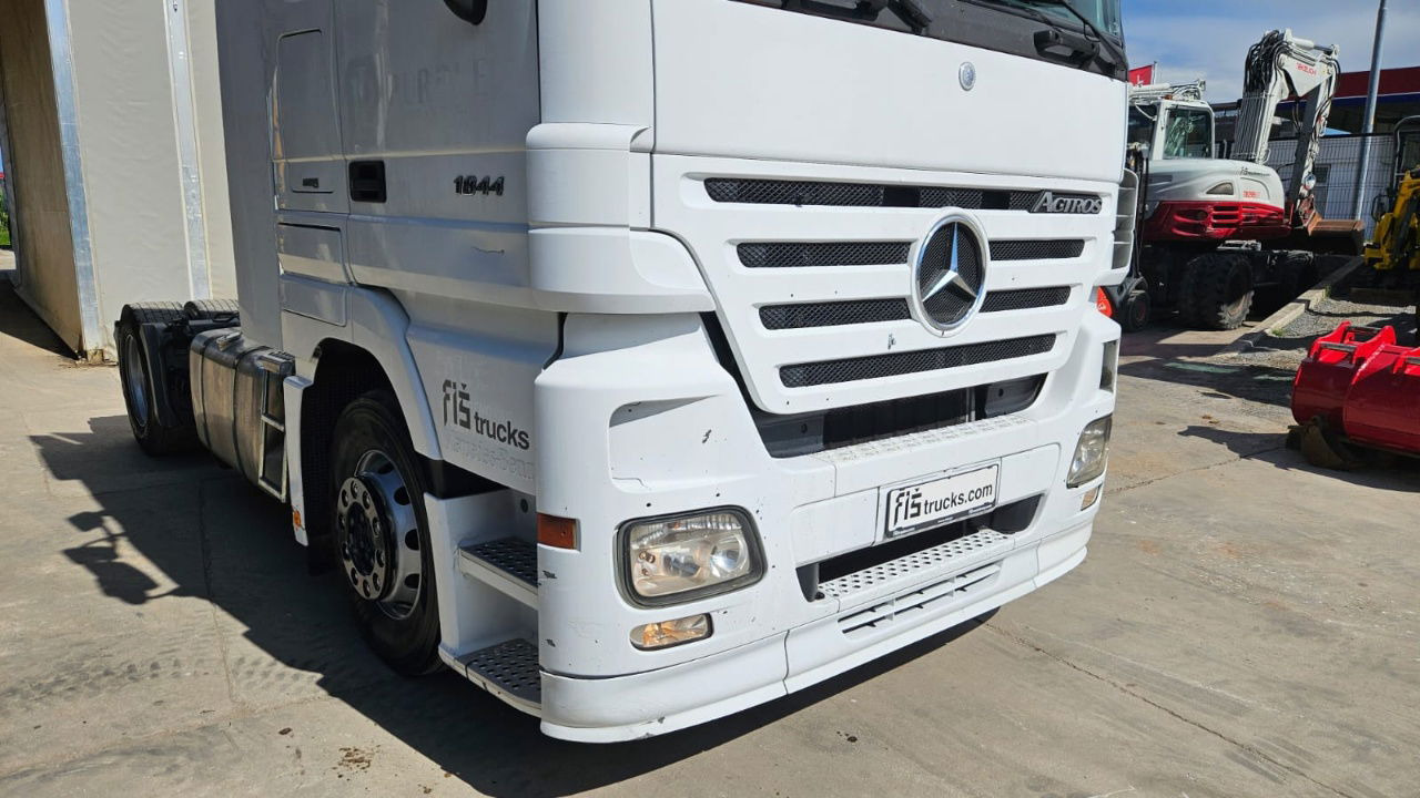 Mercedes-Benz Actros 1844 LS 4x2 tractor unit - Tractor: foto 4 Mercedes-Benz Actros 1844 LS 4x2 tractor unit - Tractor: foto 4