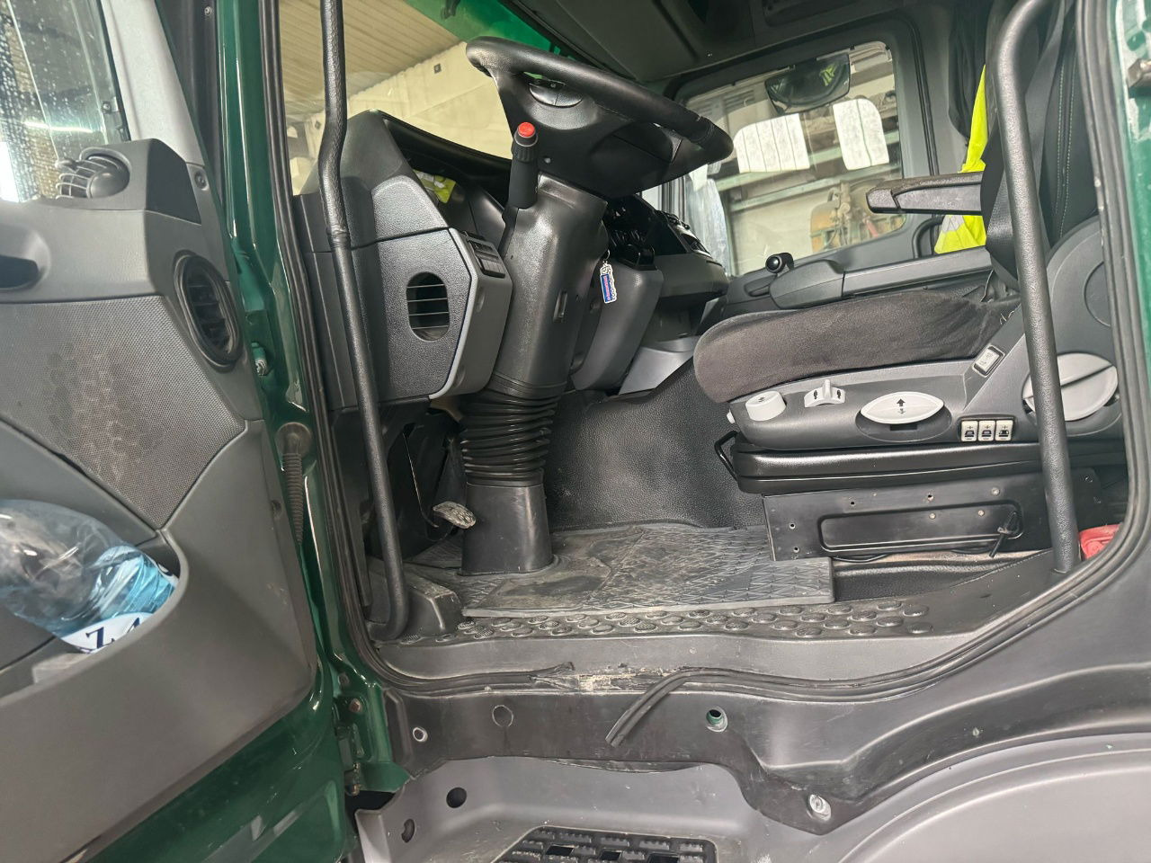 Mercedes-Benz Actros 2044 AS 4x4 tractor unit spring - eps - tipp. hydr. - Tractor: foto 4 Mercedes-Benz Actros 2044 AS 4x4 tractor unit spring - eps - tipp. hydr. - Tractor: foto 4
