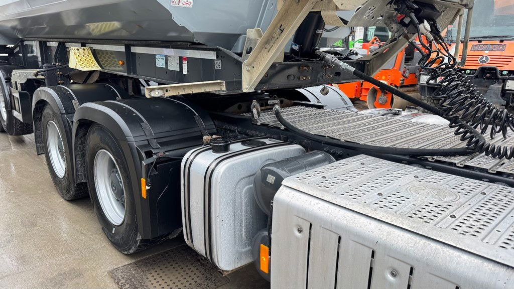 Mercedes-Benz Arocs 2651 6X4 tipp. hydr. - turbo retarder - Tractor: foto 4 Mercedes-Benz Arocs 2651 6X4 tipp. hydr. - turbo retarder - Tractor: foto 4