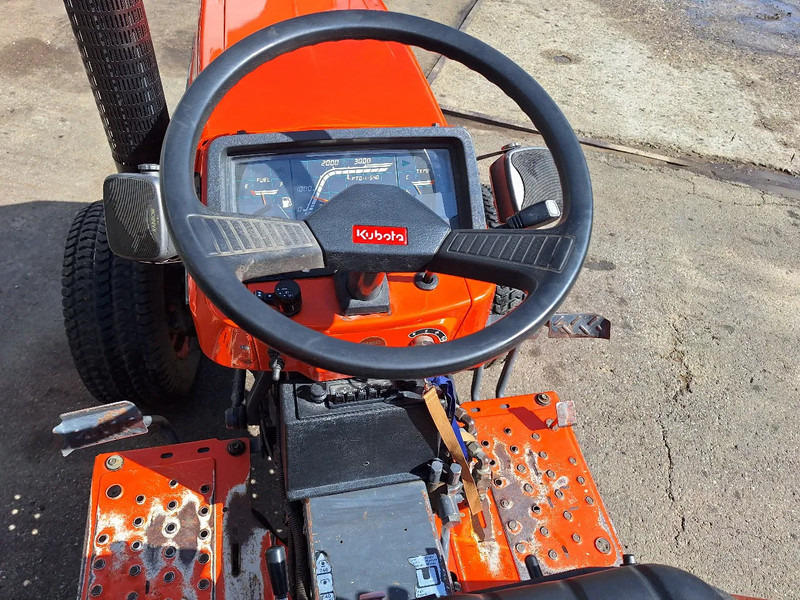 Kubota B2150 - Trator elétrics: foto 5 Kubota B2150 - Trator elétrics: foto 5