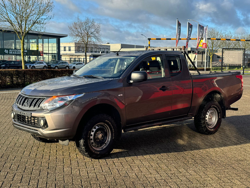 Mitsubishi L200 4*4 airco - Pick-up: foto 2 Mitsubishi L200 4*4 airco - Pick-up: foto 2