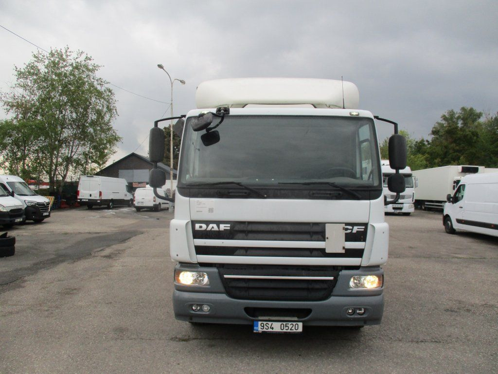 DAF CF 75.310 - Camião furgão: foto 2 DAF CF 75.310 - Camião furgão: foto 2