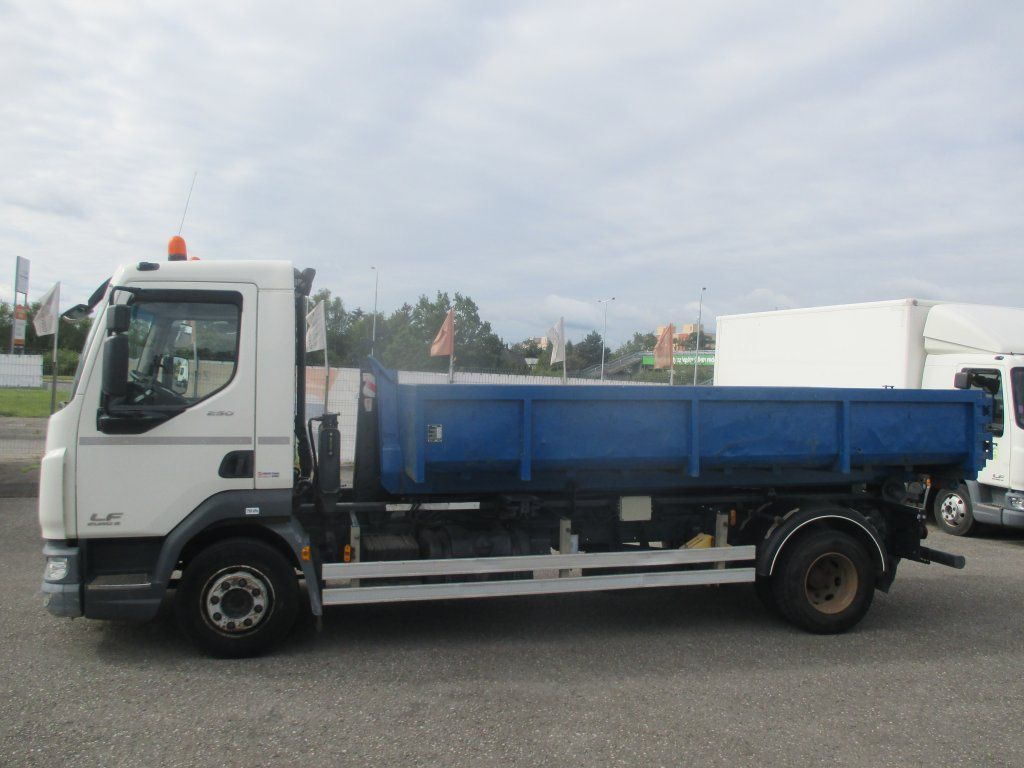 DAF LF 12.250 - Camião polibenne: foto 2 DAF LF 12.250 - Camião polibenne: foto 2