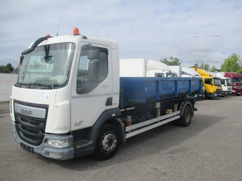DAF LF 12.250 - Camião polibenne: foto 1 DAF LF 12.250 - Camião polibenne: foto 1