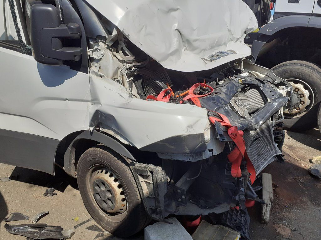 Iveco Daily 35S16 maxi Damaged - Furgão: foto 3 Iveco Daily 35S16 maxi Damaged - Furgão: foto 3