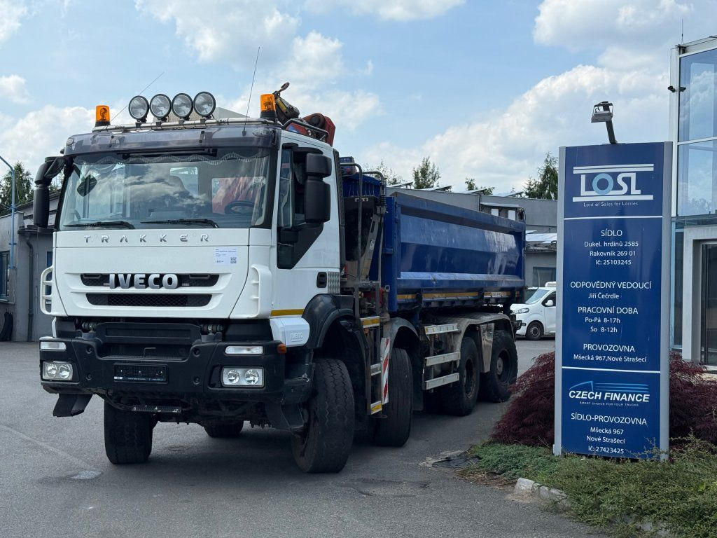 Iveco Trakker AD410 T45 8x8 + HMF 1643 Z2 - Camião basculante: foto 1 Iveco Trakker AD410 T45 8x8 + HMF 1643 Z2 - Camião basculante: foto 1