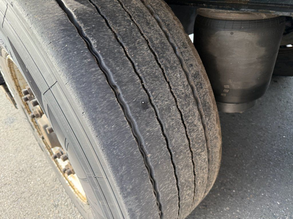 Krone Carrier Vector 1550 DoppelStock - Semi-reboque furgão: foto 4 Krone Carrier Vector 1550 DoppelStock - Semi-reboque furgão: foto 4