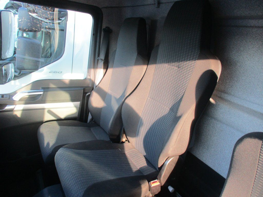 Camião de lona MAN TGL 12.220: foto 9