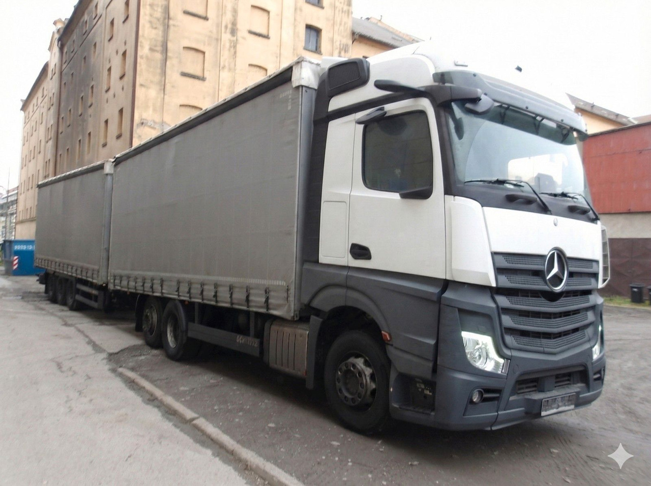 Mercedes-Benz 2548 Actros 6x2 EURO 6 + Schmitz - Camião de lona: foto 2 Mercedes-Benz 2548 Actros 6x2 EURO 6 + Schmitz - Camião de lona: foto 2