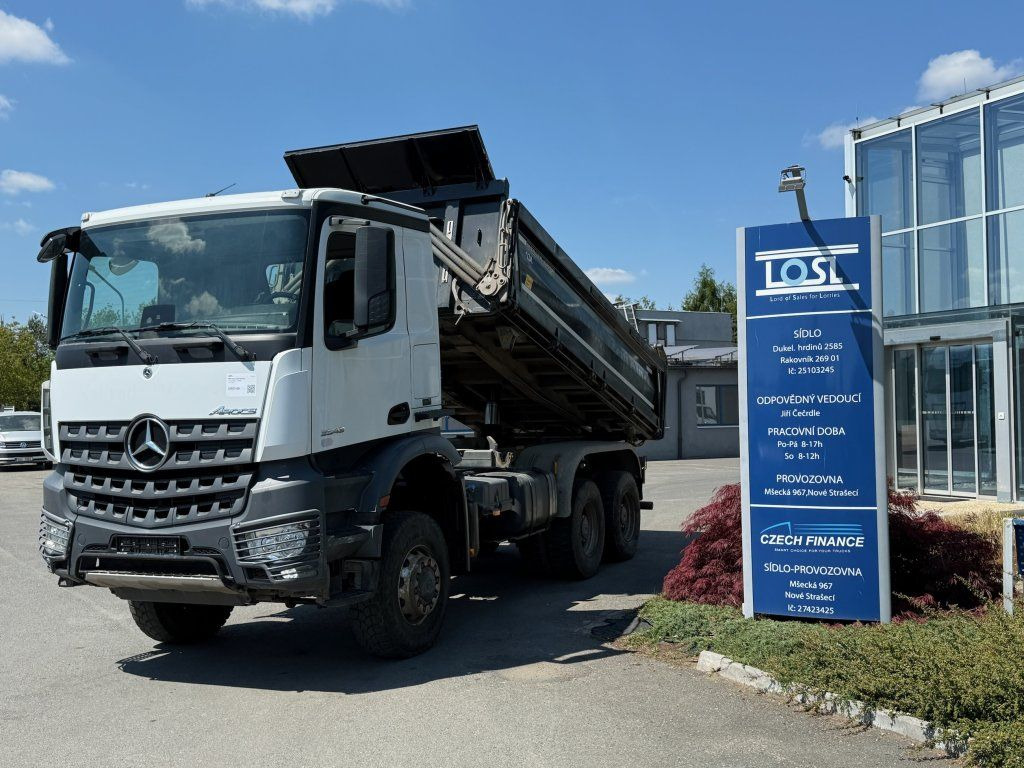 Mercedes-Benz 3343 Arocs 6x6 S3 EURO 6 - Camião basculante: foto 1 Mercedes-Benz 3343 Arocs 6x6 S3 EURO 6 - Camião basculante: foto 1