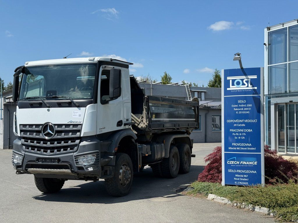 Mercedes-Benz 3343 Arocs 6x6 S3 EURO 6 - Camião basculante: foto 2 Mercedes-Benz 3343 Arocs 6x6 S3 EURO 6 - Camião basculante: foto 2
