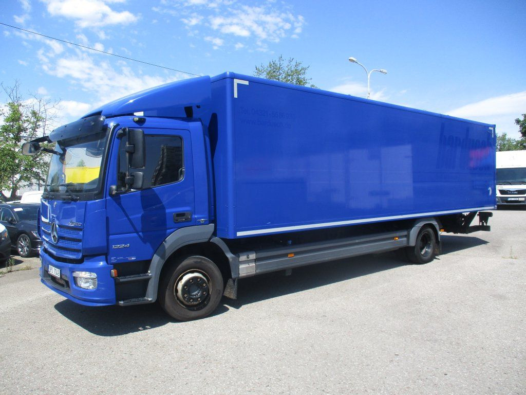 Mercedes-Benz Atego 1224 mit LBW - Camião frigorífico: foto 1 Mercedes-Benz Atego 1224 mit LBW - Camião frigorífico: foto 1