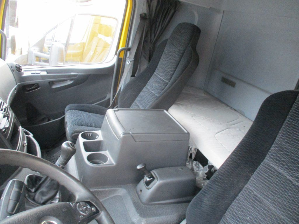 Mercedes-Benz Atego 210, Liege - Carrinha de contentor: foto 4 Mercedes-Benz Atego 210, Liege - Carrinha de contentor: foto 4