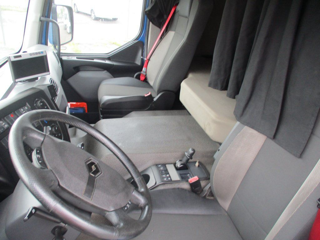 Renault D18, 320 - Camião furgão: foto 4 Renault D18, 320 - Camião furgão: foto 4