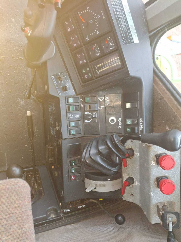 Claas dominator 118 sl Maxi - Colheitadeira: foto 2 Claas dominator 118 sl Maxi - Colheitadeira: foto 2