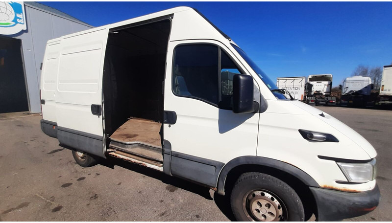 Iveco Daily 35S12 - Furgão: foto 4 Iveco Daily 35S12 - Furgão: foto 4
