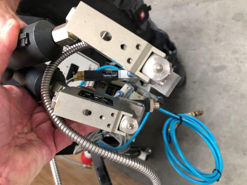 Dynatec Quattro Challenger glue melter with two application nozzles Dy 2002 control unit for 8 channels - Máquina de impressão: foto 3 Dynatec Quattro Challenger glue melter with two application nozzles Dy 2002 control unit for 8 channels - Máquina de impressão: foto 3