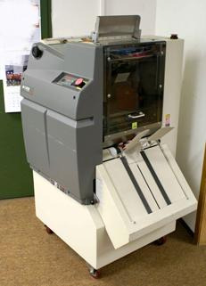 GBC AP-2 automatic punching machine - Encadernadora: foto 2 GBC AP-2 automatic punching machine - Encadernadora: foto 2