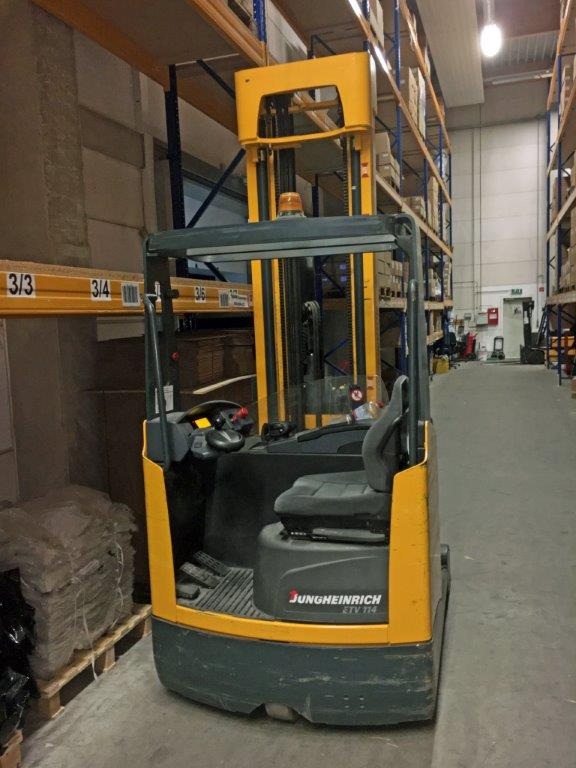 Reach truck Jungheinrich ETV 114 - Empilhador retráctil: foto 4 Reach truck Jungheinrich ETV 114 - Empilhador retráctil: foto 4