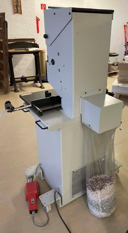 Two spindle paper drilling machine Hang 117-11 - Máquina de impressão: foto 3 Two spindle paper drilling machine Hang 117-11 - Máquina de impressão: foto 3