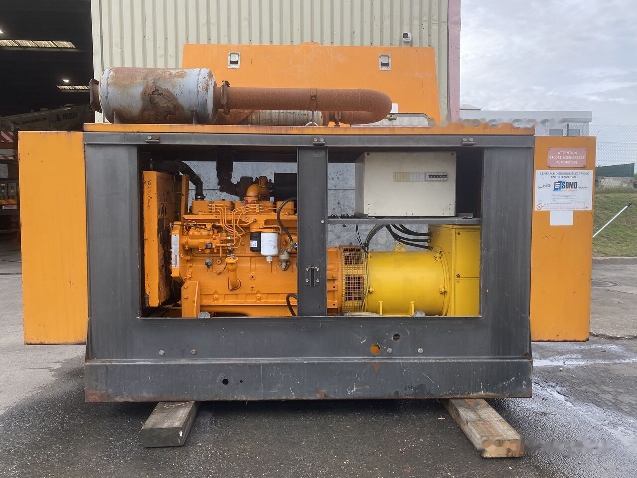 SDMO 100 kVa Cummins 6BT5.9 - Gerador elétrico: foto 2 SDMO 100 kVa Cummins 6BT5.9 - Gerador elétrico: foto 2