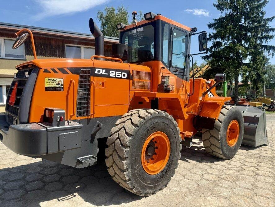 Doosan DL250 - Pá carregadora de rodas: foto 4 Doosan DL250 - Pá carregadora de rodas: foto 4