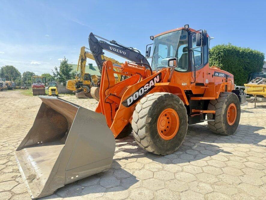 Doosan DL250 - Pá carregadora de rodas: foto 5 Doosan DL250 - Pá carregadora de rodas: foto 5