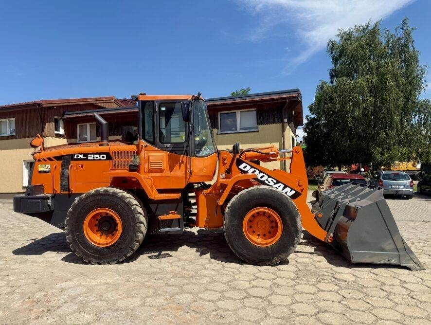 Doosan DL250 - Pá carregadora de rodas: foto 1 Doosan DL250 - Pá carregadora de rodas: foto 1