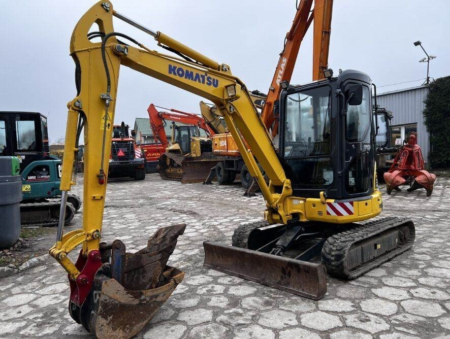 Komatsu PC35 MR-3 - Mini escavadeira: foto 1 Komatsu PC35 MR-3 - Mini escavadeira: foto 1
