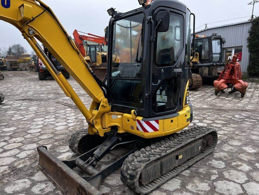 Komatsu PC35 MR-3 - Mini escavadeira: foto 2 Komatsu PC35 MR-3 - Mini escavadeira: foto 2