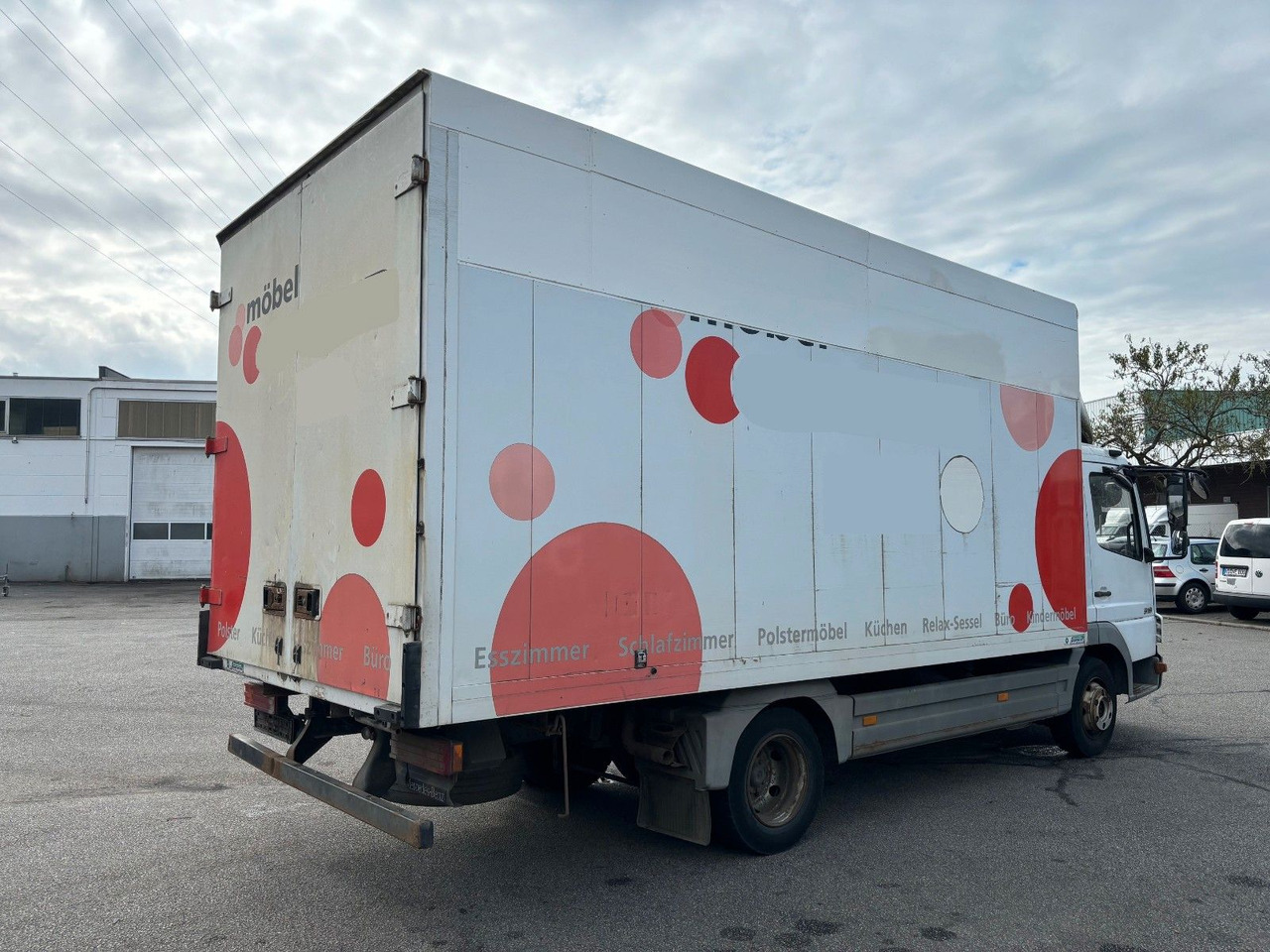 Mercedes-Benz Atego 818 Kurze Radstand Blattfederung - Carrinha de contentor: foto 3 Mercedes-Benz Atego 818 Kurze Radstand Blattfederung - Carrinha de contentor: foto 3