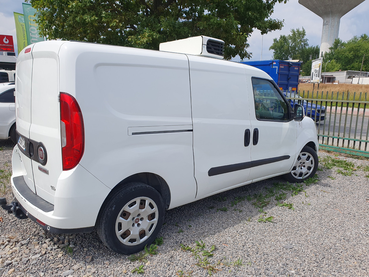 FIAT DOBLO 1.6 LONG CHLODNIA carrier +230v KLIMA EURO6 - Carrinha frigorífica: foto 3 FIAT DOBLO 1.6 LONG CHLODNIA carrier +230v KLIMA EURO6 - Carrinha frigorífica: foto 3