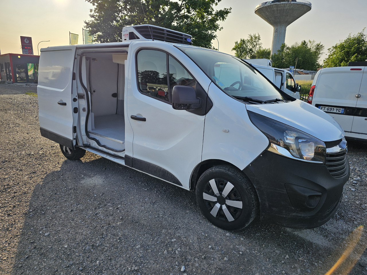 Opel VIVARO CHLODNIA CARRIER+230V CHLODZI GRZEJE KLIMA NAVI EURO6 - Carrinha frigorífica: foto 1 Opel VIVARO CHLODNIA CARRIER+230V CHLODZI GRZEJE KLIMA NAVI EURO6 - Carrinha frigorífica: foto 1