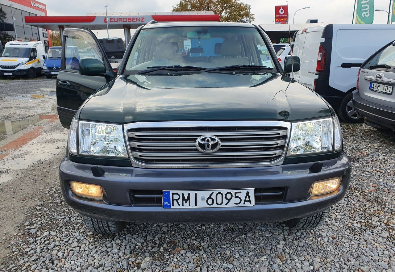 Toyota LAND CRUISER 100 4,2 TD KLIMA 7 OSOB - Automóvel: foto 3 Toyota LAND CRUISER 100 4,2 TD KLIMA 7 OSOB - Automóvel: foto 3