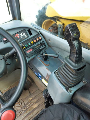 Empilhador telescópico 2000 New Holland LM420: foto 10