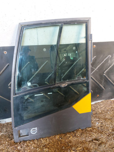 Excavator Door - Porta e peças por Escavadeira: foto 1 Excavator Door - Porta e peças por Escavadeira: foto 1